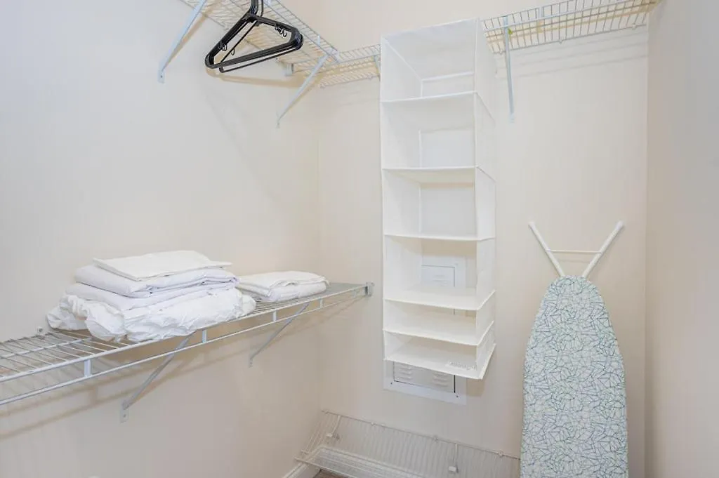 Laid Back 1Br W Comfy Living Room And Bar Charlotte
